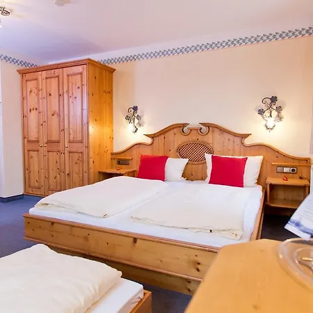 Akzent Krone 3* Helmstadt