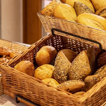Akzent Krone Отель Хельмштадт