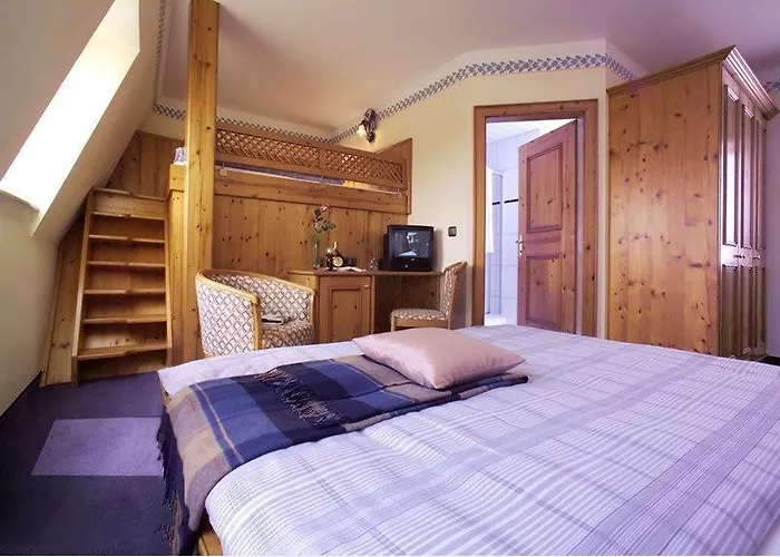 Akzent Krone Hotell Helmstadt